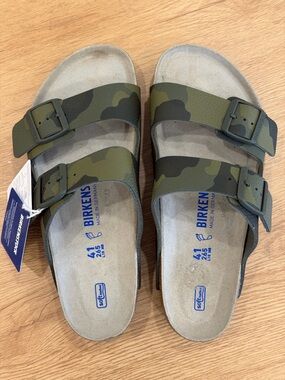 Birkenstock  Arizona Camo Sandals in Olive Green and Black
